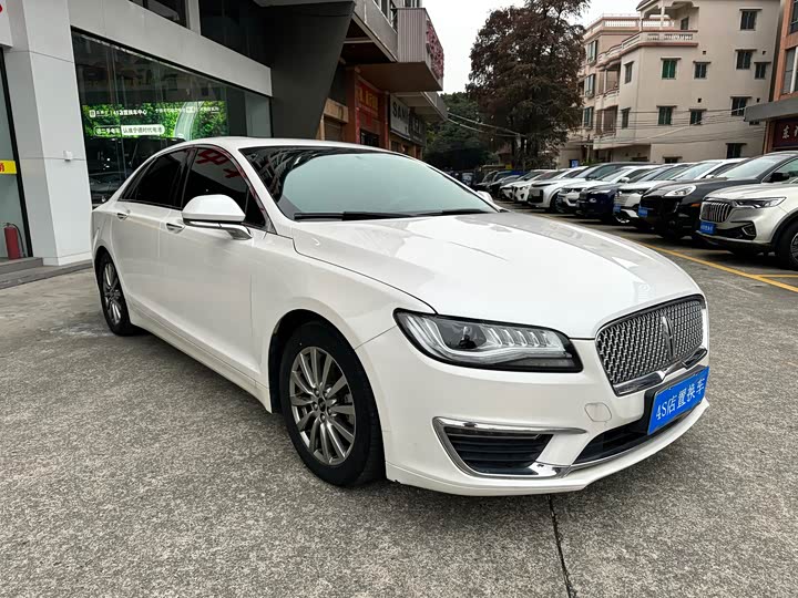 Фото 3 - Lincoln MKZ