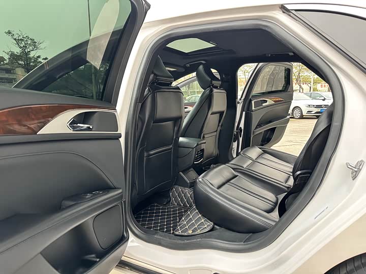 Фото 9 - Lincoln MKZ