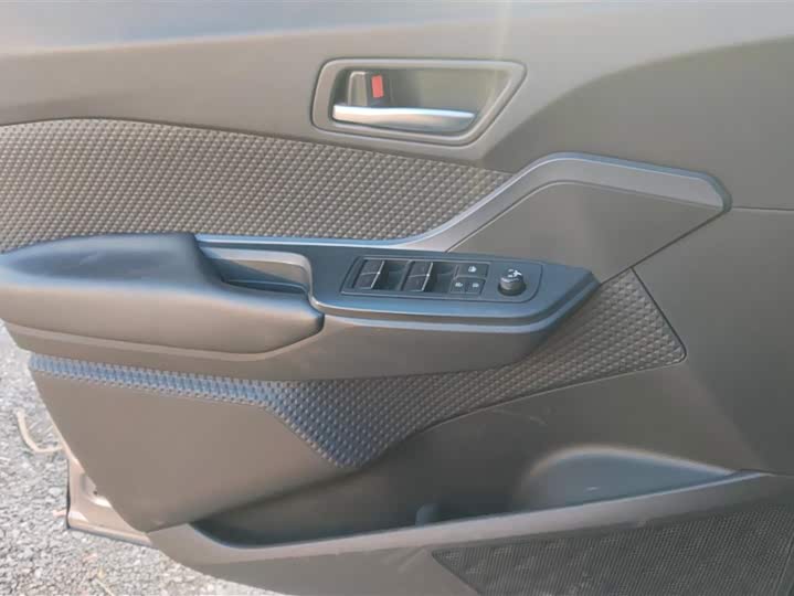 Фото 7 - Toyota Izoa