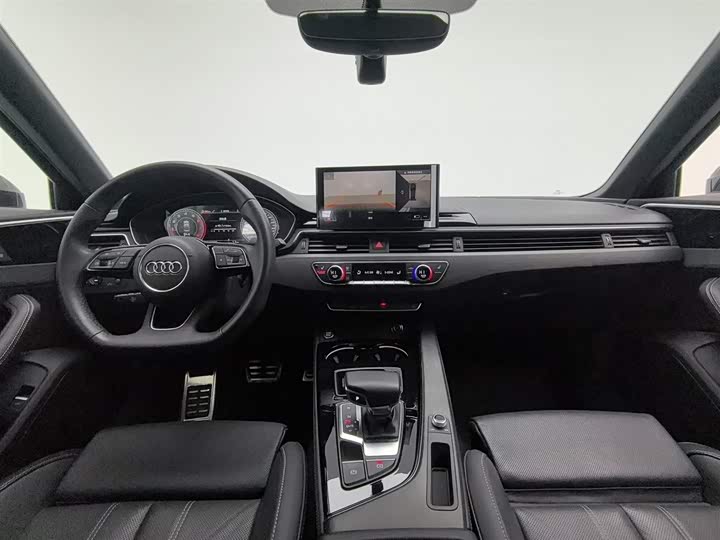 Фото 5 - Audi A4L