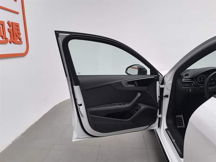 Фото 8 - Audi A4L