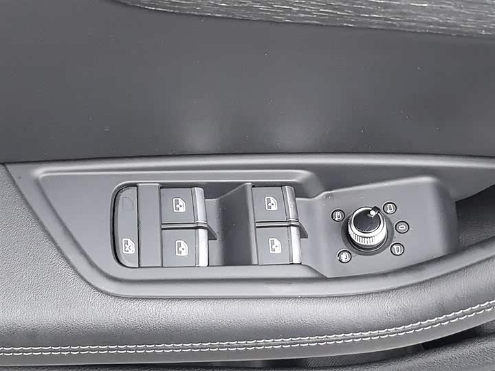 Фото 9 - Audi A4L