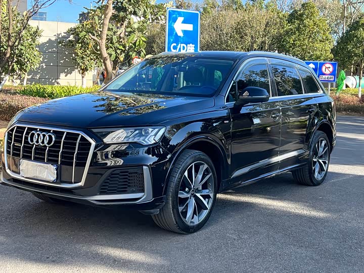 Фото 1 - Audi Q7