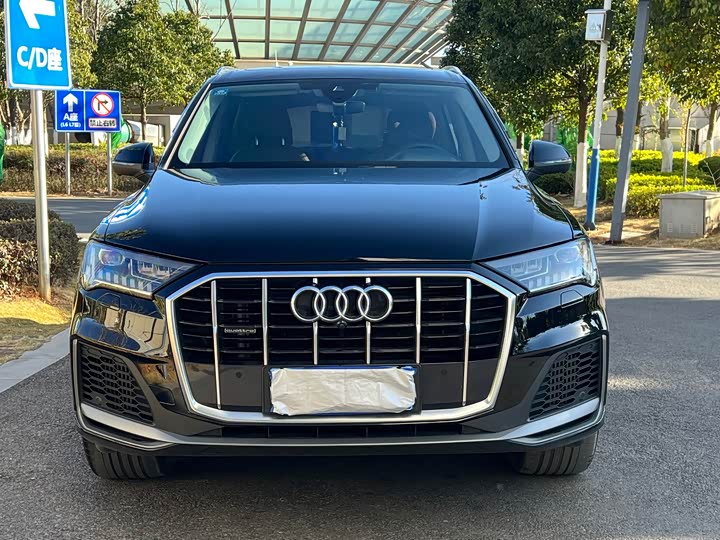 Фото 2 - Audi Q7