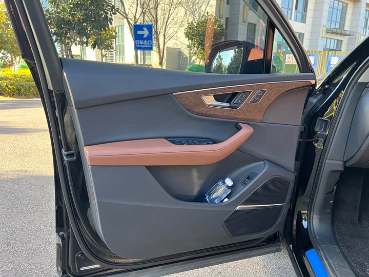 Фото 7 - Audi Q7