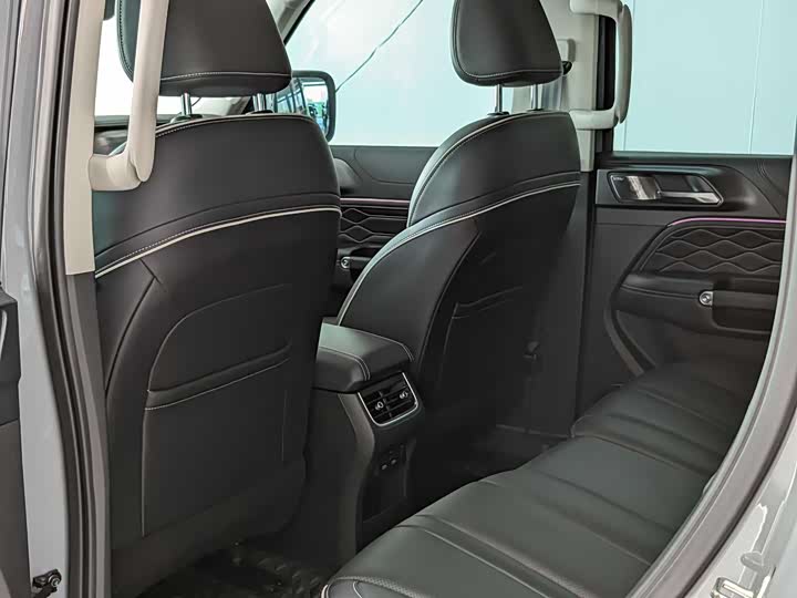 Фото 6 - Tank 300