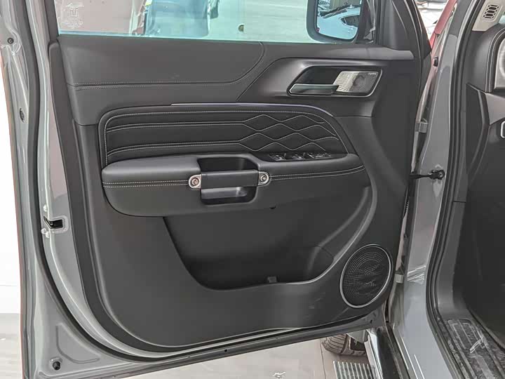 Фото 7 - Tank 300