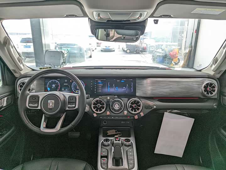 Фото 9 - Tank 300