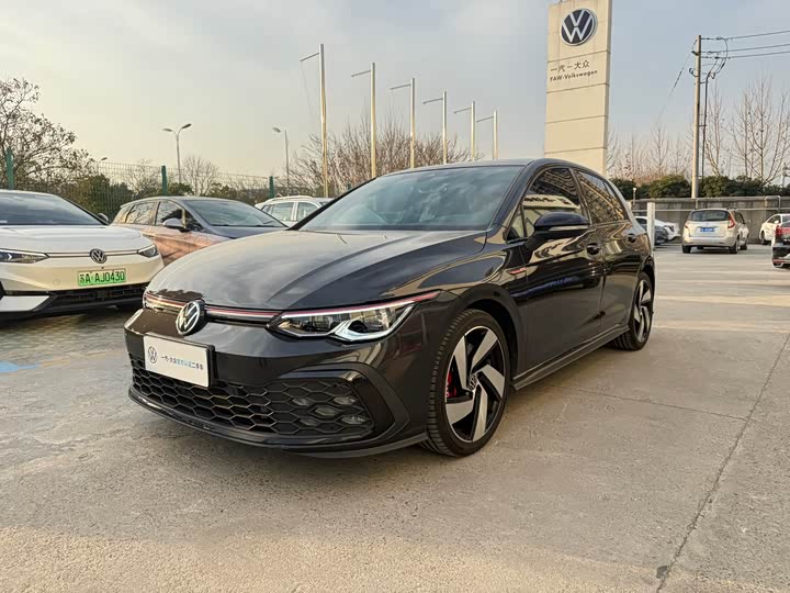 Фото 1 - Volkswagen Golf GTI