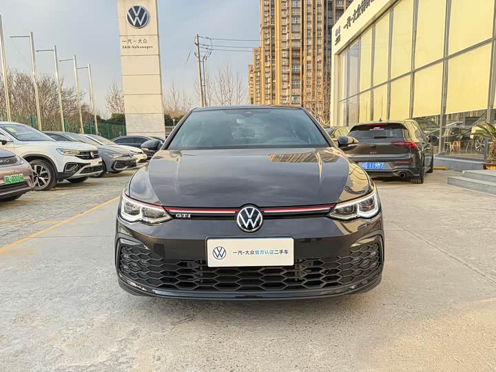 Фото 3 - Volkswagen Golf GTI