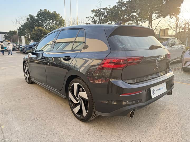 Фото 8 - Volkswagen Golf GTI