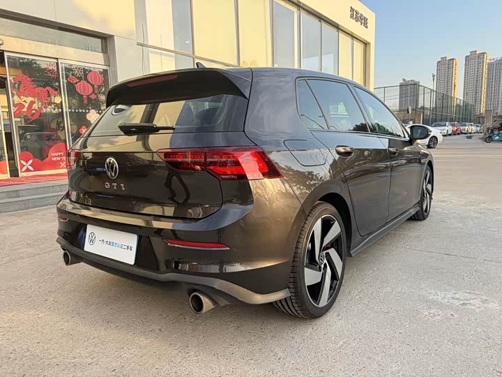 Фото 9 - Volkswagen Golf GTI