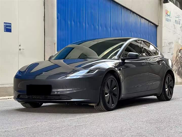 Фото 1 - Tesla Model 3