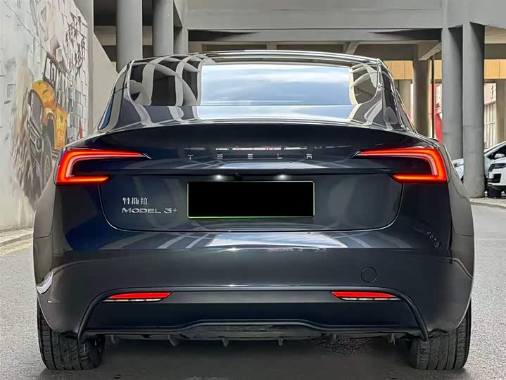 Фото 4 - Tesla Model 3