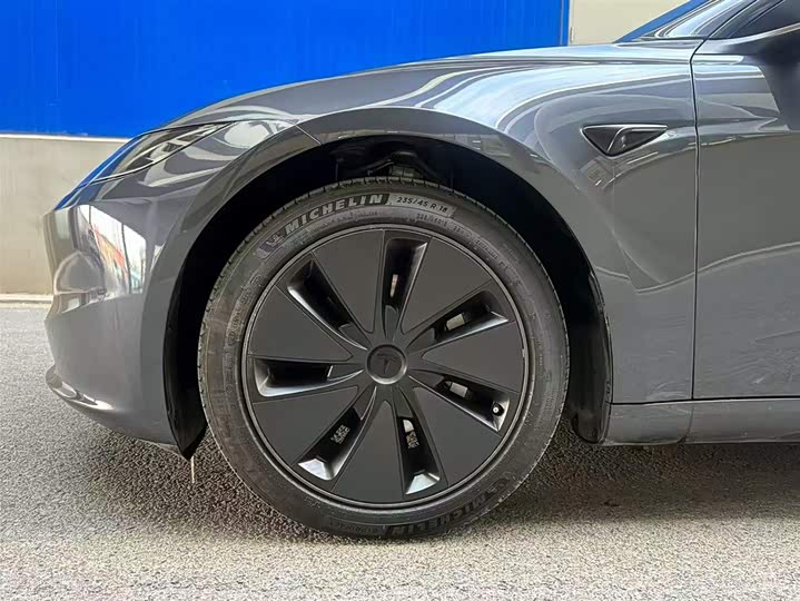 Фото 6 - Tesla Model 3