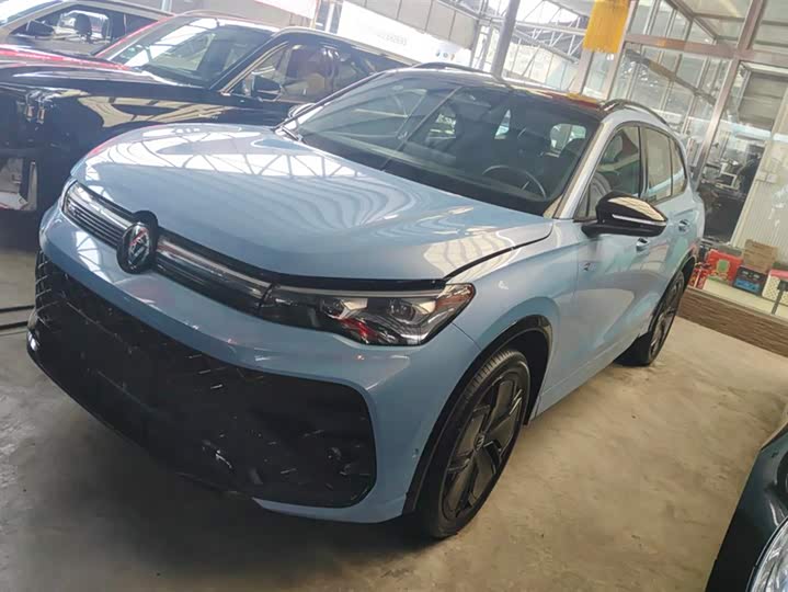 Фото 1 - Volkswagen Tiguan L Pro