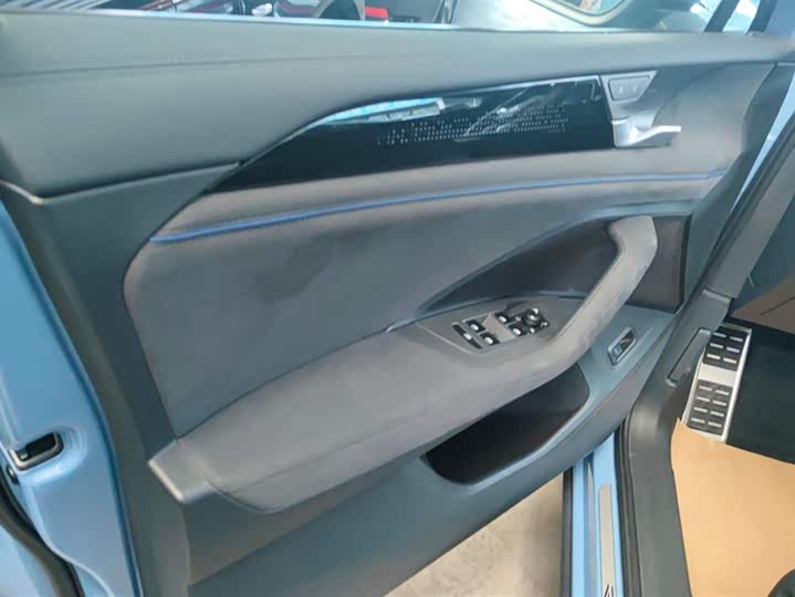 Фото 7 - Volkswagen Tiguan L Pro