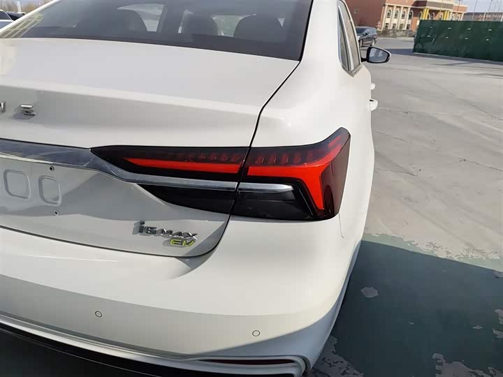 Фото 8 - Roewe i6 Max EV