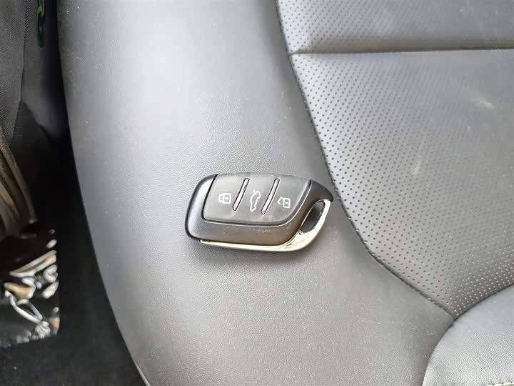 Фото 9 - Roewe i6 Max EV