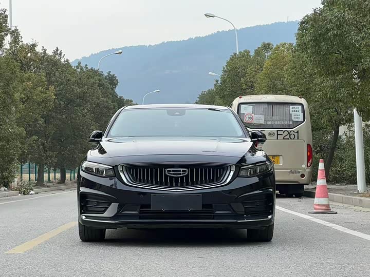 Фото 2 - Geely Preface