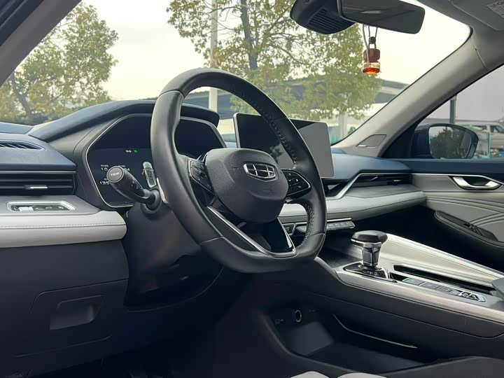 Фото 7 - Geely Preface