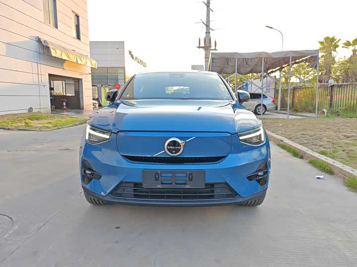 Фото 2 - Volvo C40