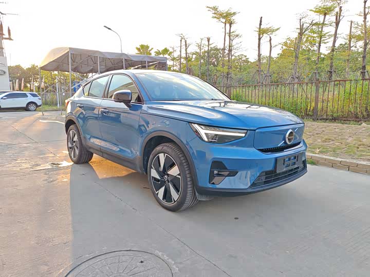 Фото 3 - Volvo C40