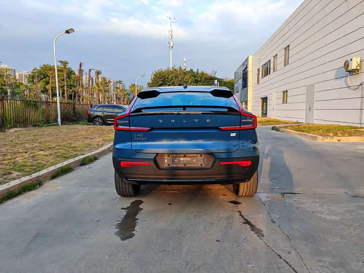 Фото 4 - Volvo C40