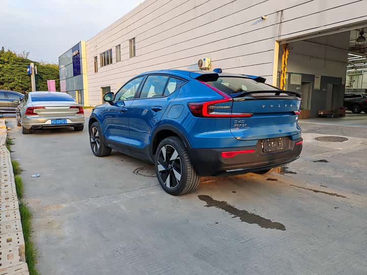 Фото 8 - Volvo C40