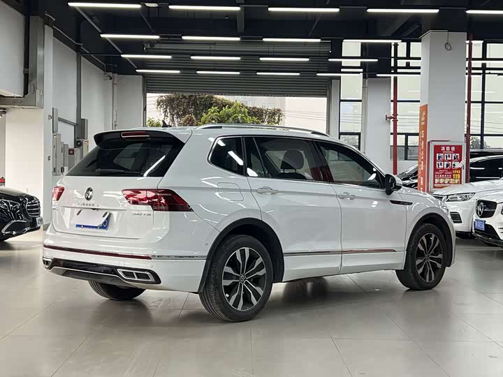 Фото 3 - Volkswagen Tiguan L Pro