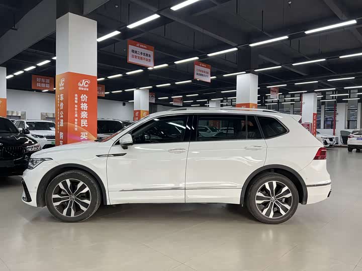 Фото 5 - Volkswagen Tiguan L Pro