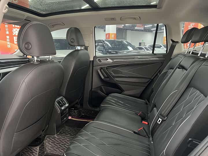 Фото 7 - Volkswagen Tiguan L Pro