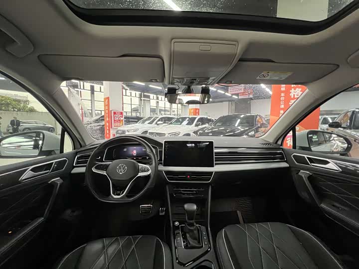 Фото 8 - Volkswagen Tiguan L Pro