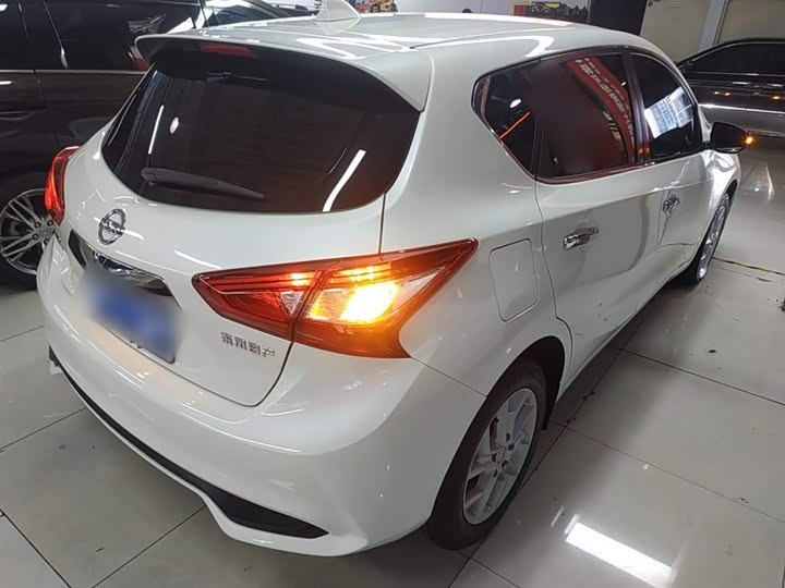 Фото 7 - Nissan Tiida