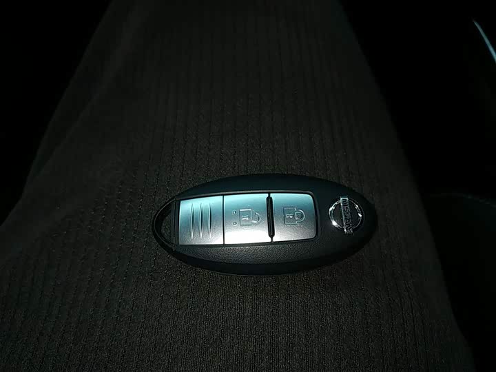 Фото 9 - Nissan Tiida