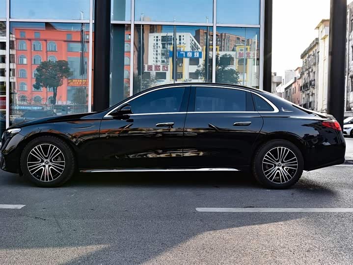 Фото 2 - Mercedes-Benz E-Class