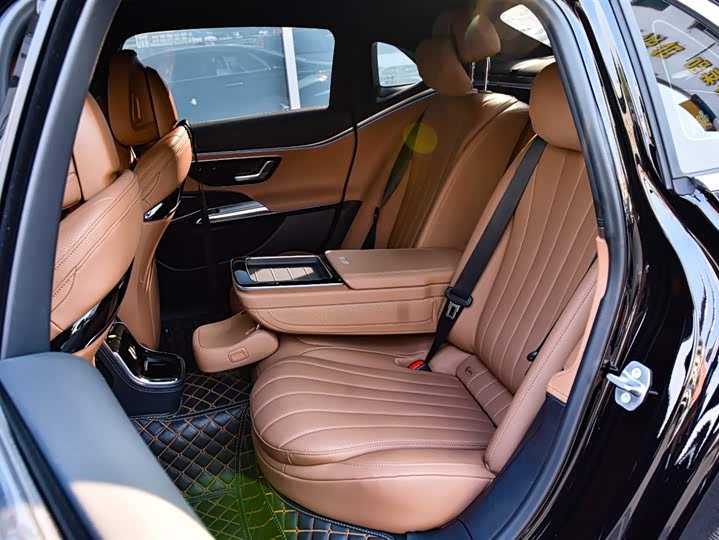 Фото 5 - Mercedes-Benz E-Class