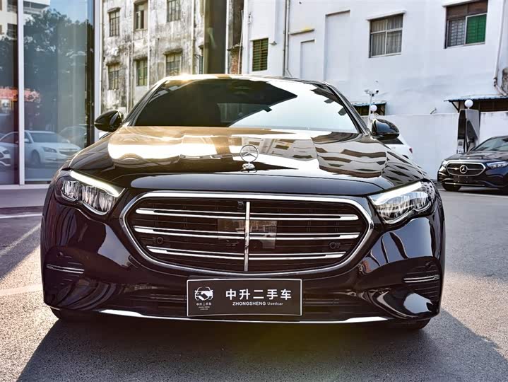 Фото 7 - Mercedes-Benz E-Class