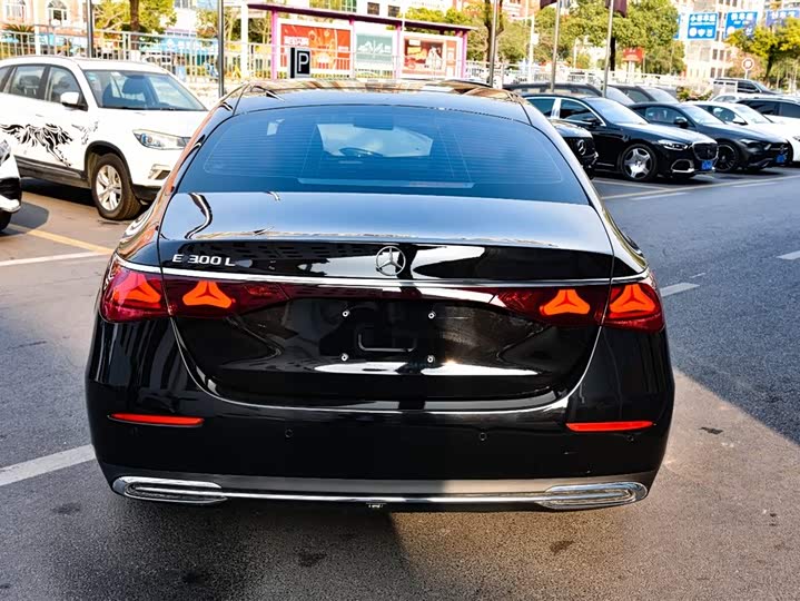 Фото 8 - Mercedes-Benz E-Class