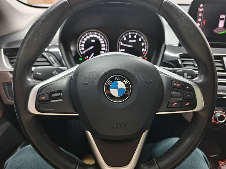 Фото 9 - BMW X1