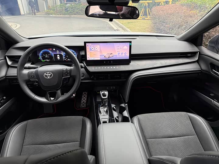 Фото 8 - Toyota Camry