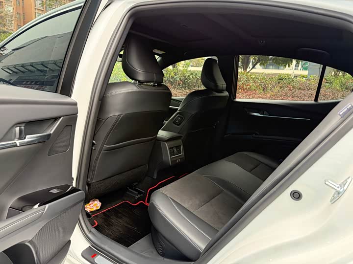 Фото 9 - Toyota Camry