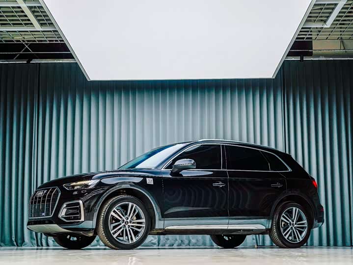 Фото 1 - Audi Q5L