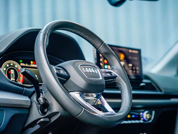 Фото 5 - Audi Q5L