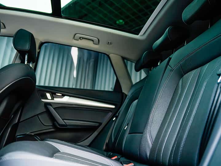 Фото 6 - Audi Q5L