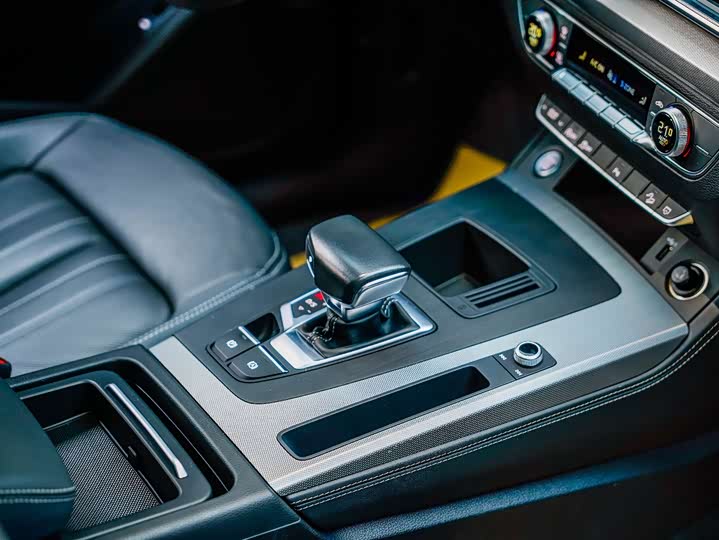 Фото 9 - Audi Q5L