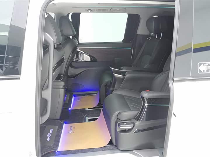 Фото 9 - GAC Trumpchi M8