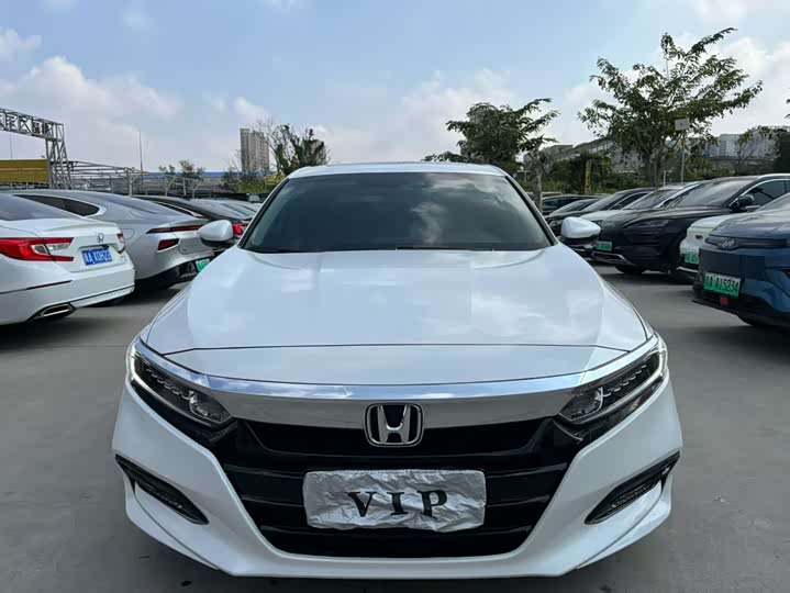 Фото 1 - Honda Accord
