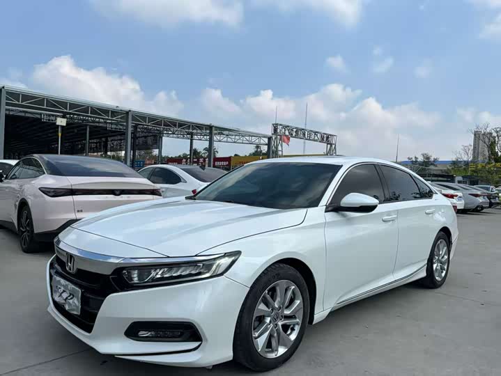 Фото 2 - Honda Accord