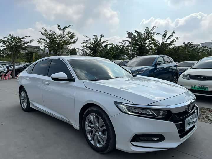 Фото 3 - Honda Accord